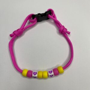 Collar cordon ajustable con detalles, amarillos y fucsia