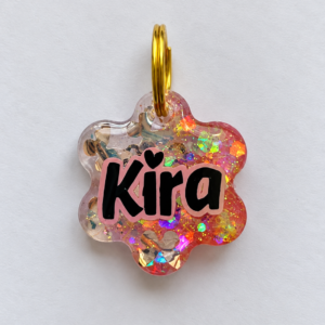 Placa de Mascota en Resina con Glitter y mariposas Personalizada forma de flor